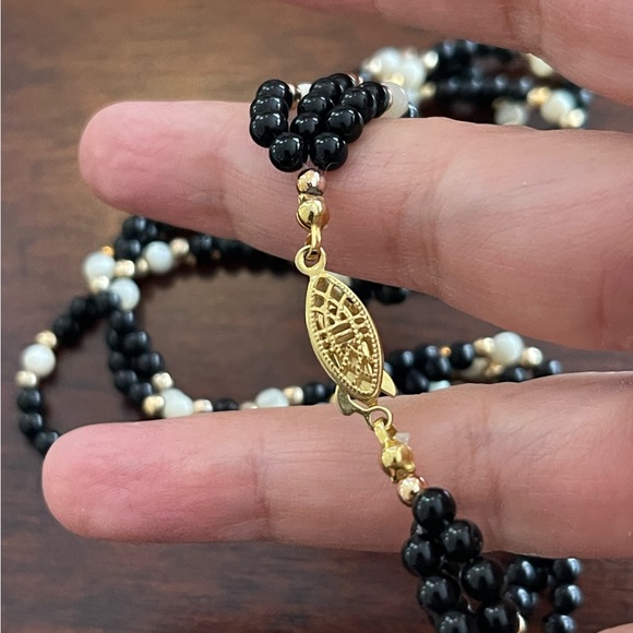 Black onyx mother of pearl gold tone bead 3-strand necklace - Picture 3 of 8